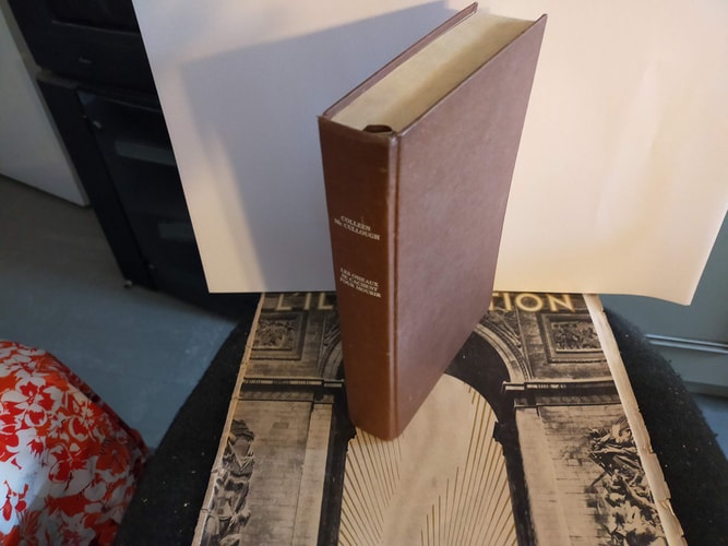 Les oiseaux se cachent pour mourrir